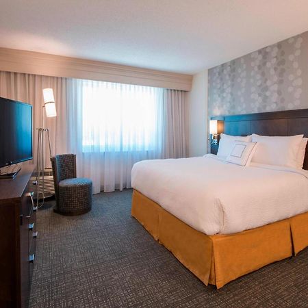 Courtyard By Marriott Columbus Hotel Buitenkant foto