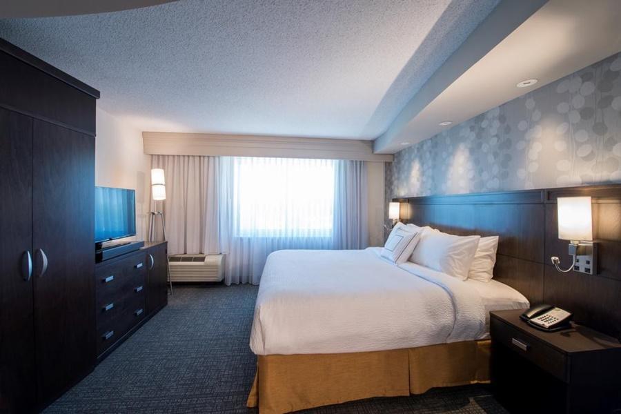 Courtyard By Marriott Columbus Hotel Buitenkant foto