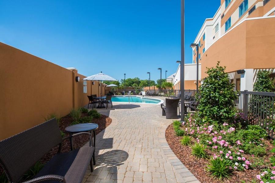 Courtyard By Marriott Columbus Hotel Buitenkant foto
