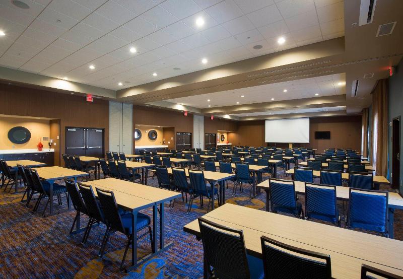 Courtyard By Marriott Columbus Hotel Buitenkant foto