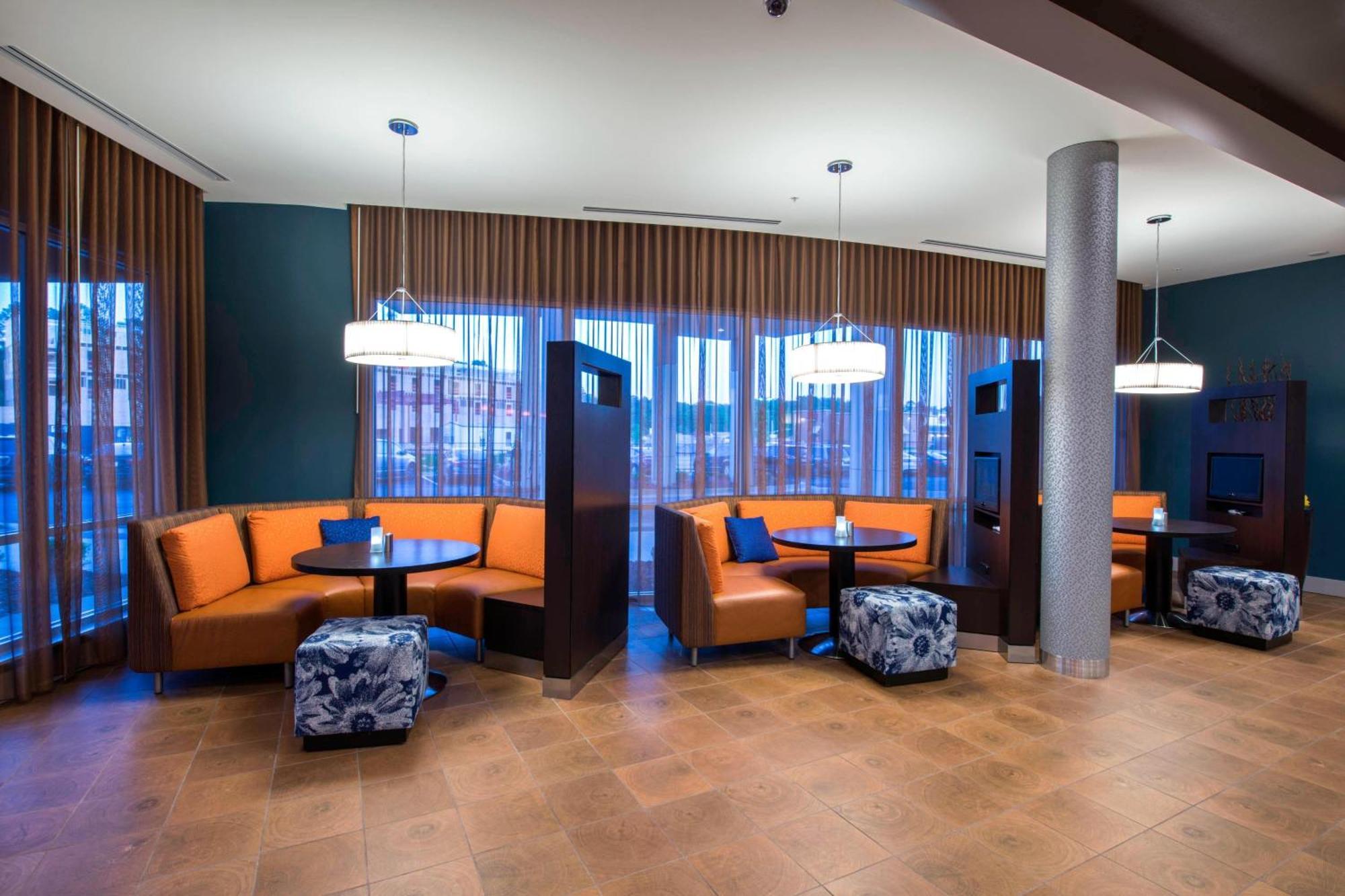 Courtyard By Marriott Columbus Hotel Buitenkant foto