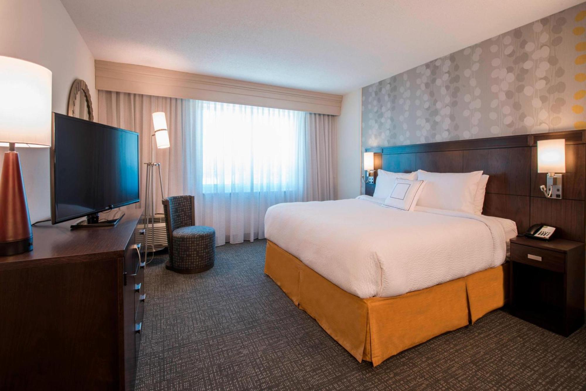 Courtyard By Marriott Columbus Hotel Buitenkant foto