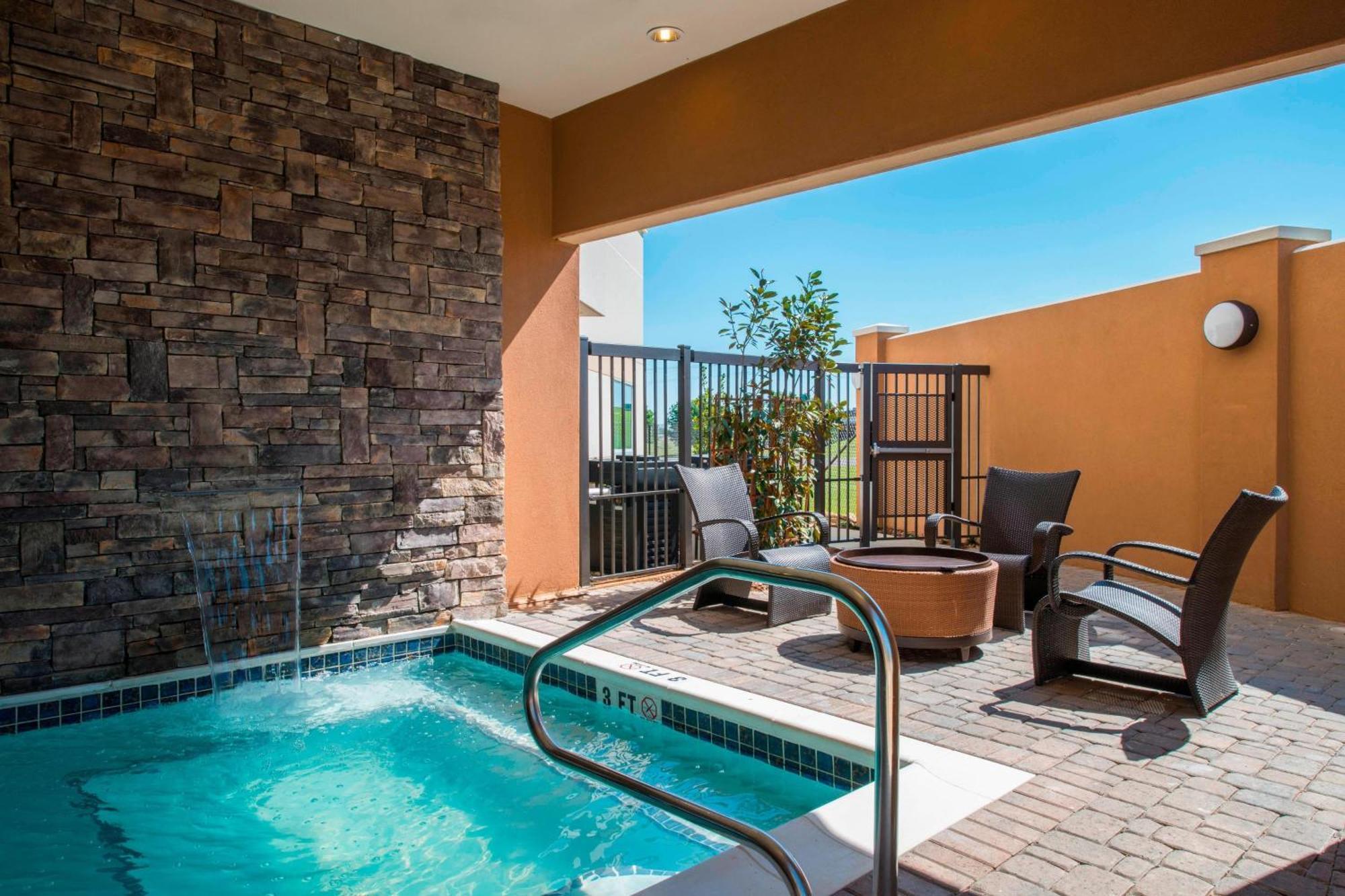 Courtyard By Marriott Columbus Hotel Buitenkant foto