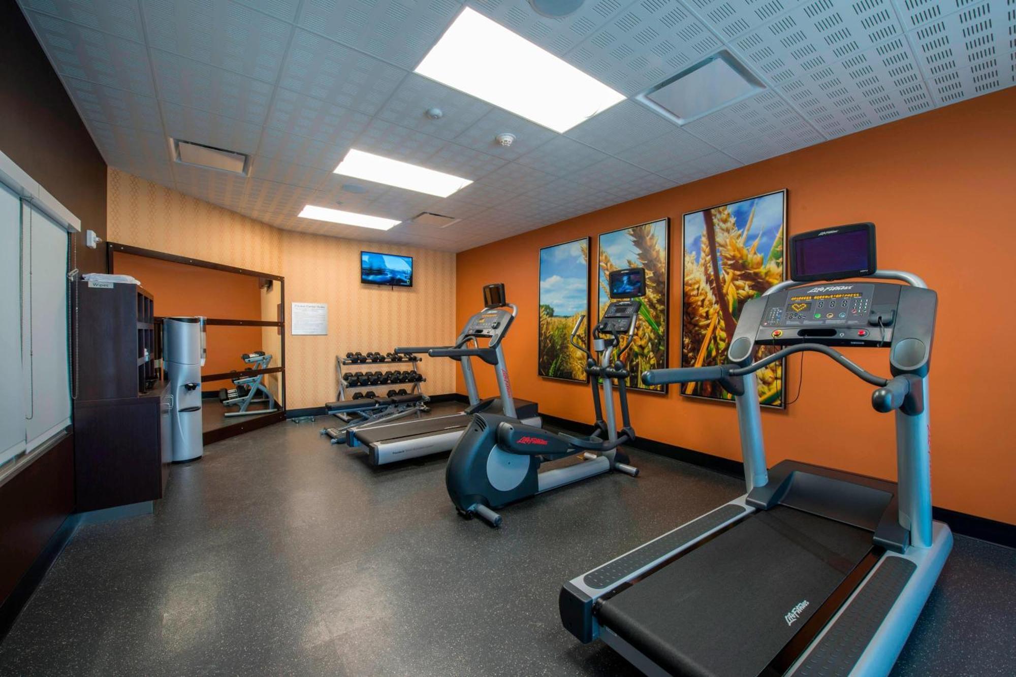 Courtyard By Marriott Columbus Hotel Buitenkant foto