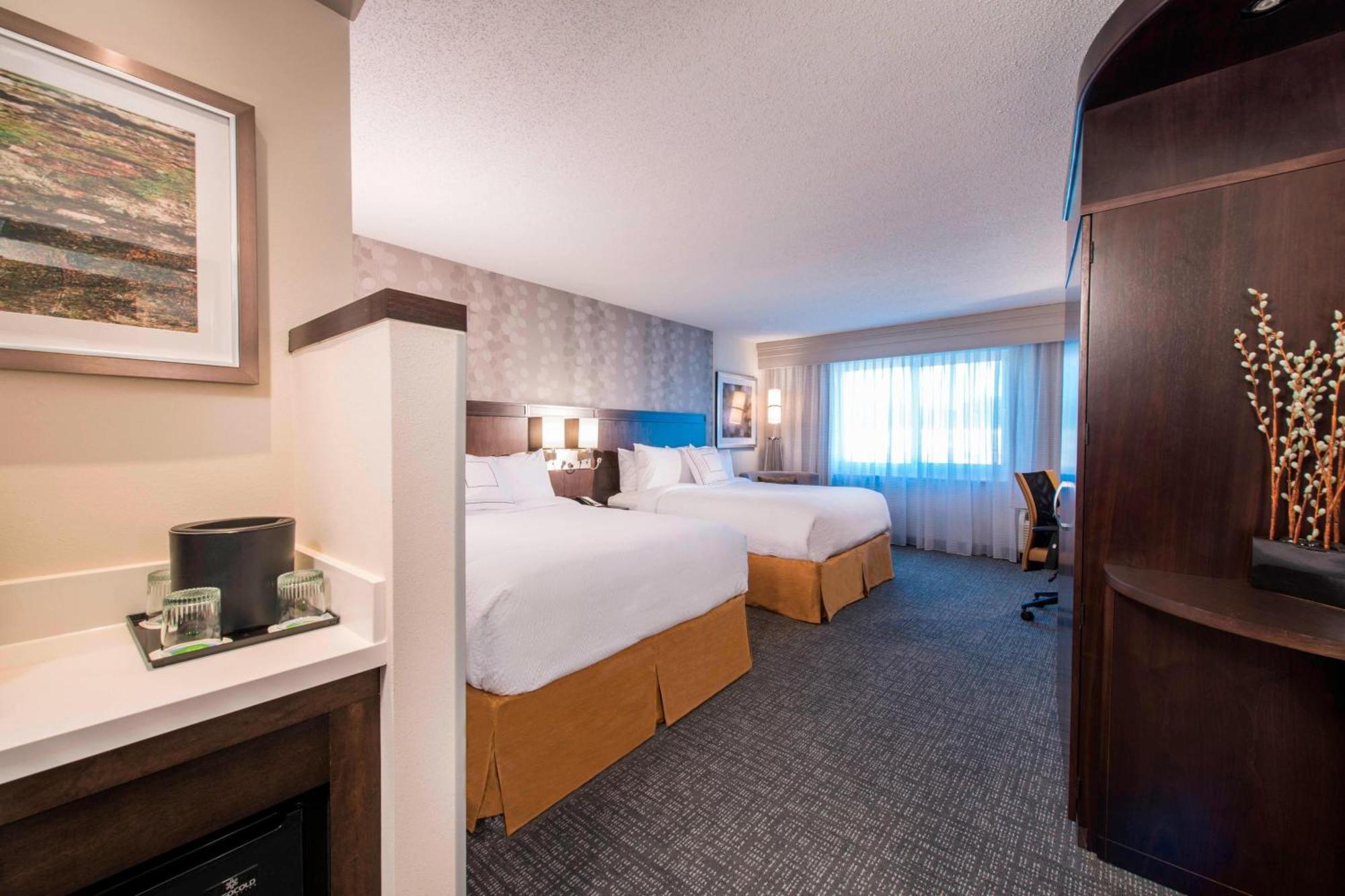 Courtyard By Marriott Columbus Hotel Buitenkant foto