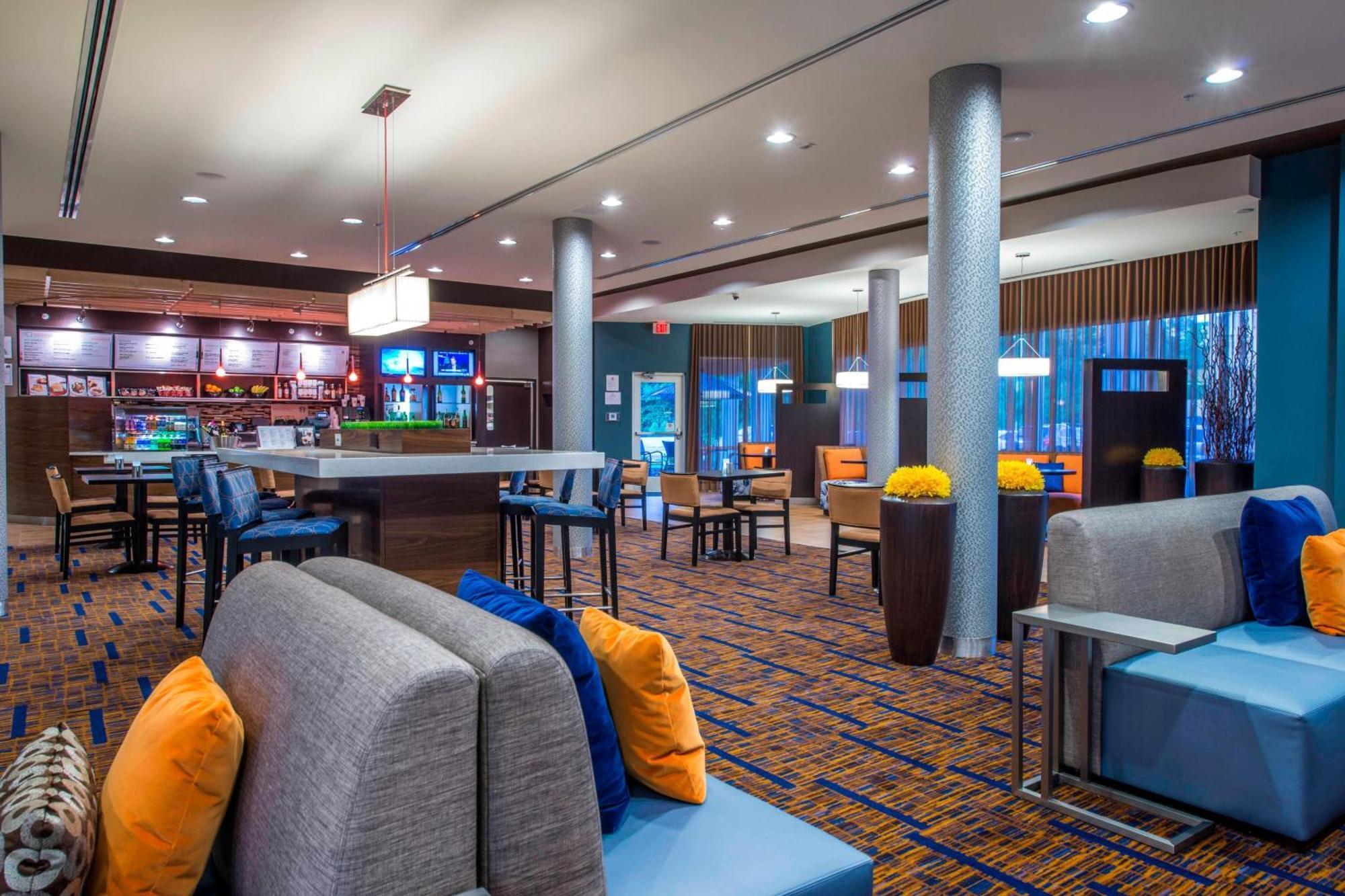 Courtyard By Marriott Columbus Hotel Buitenkant foto