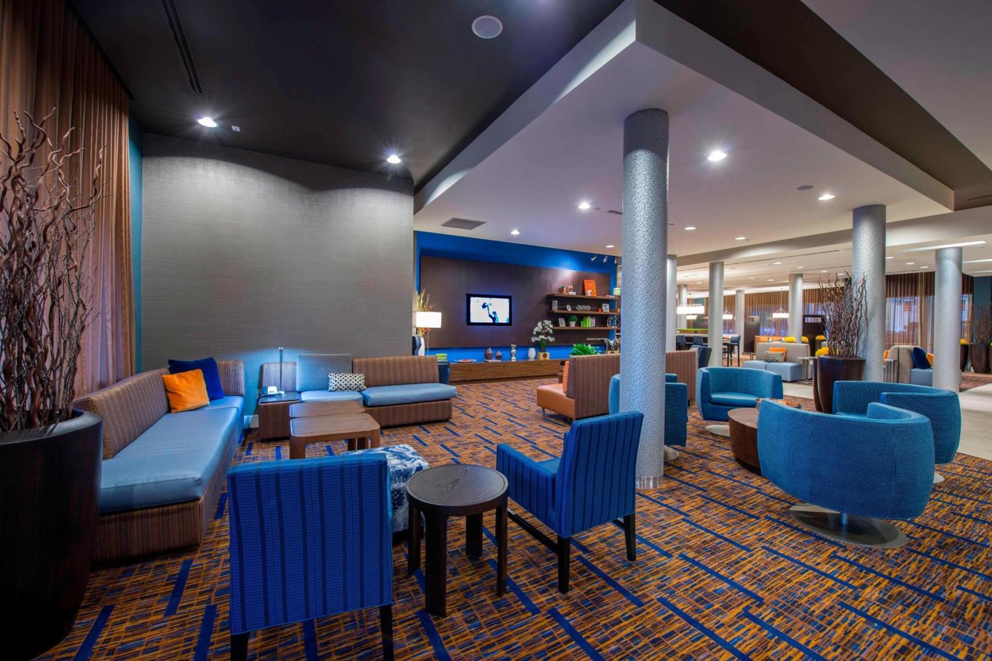 Courtyard By Marriott Columbus Hotel Buitenkant foto