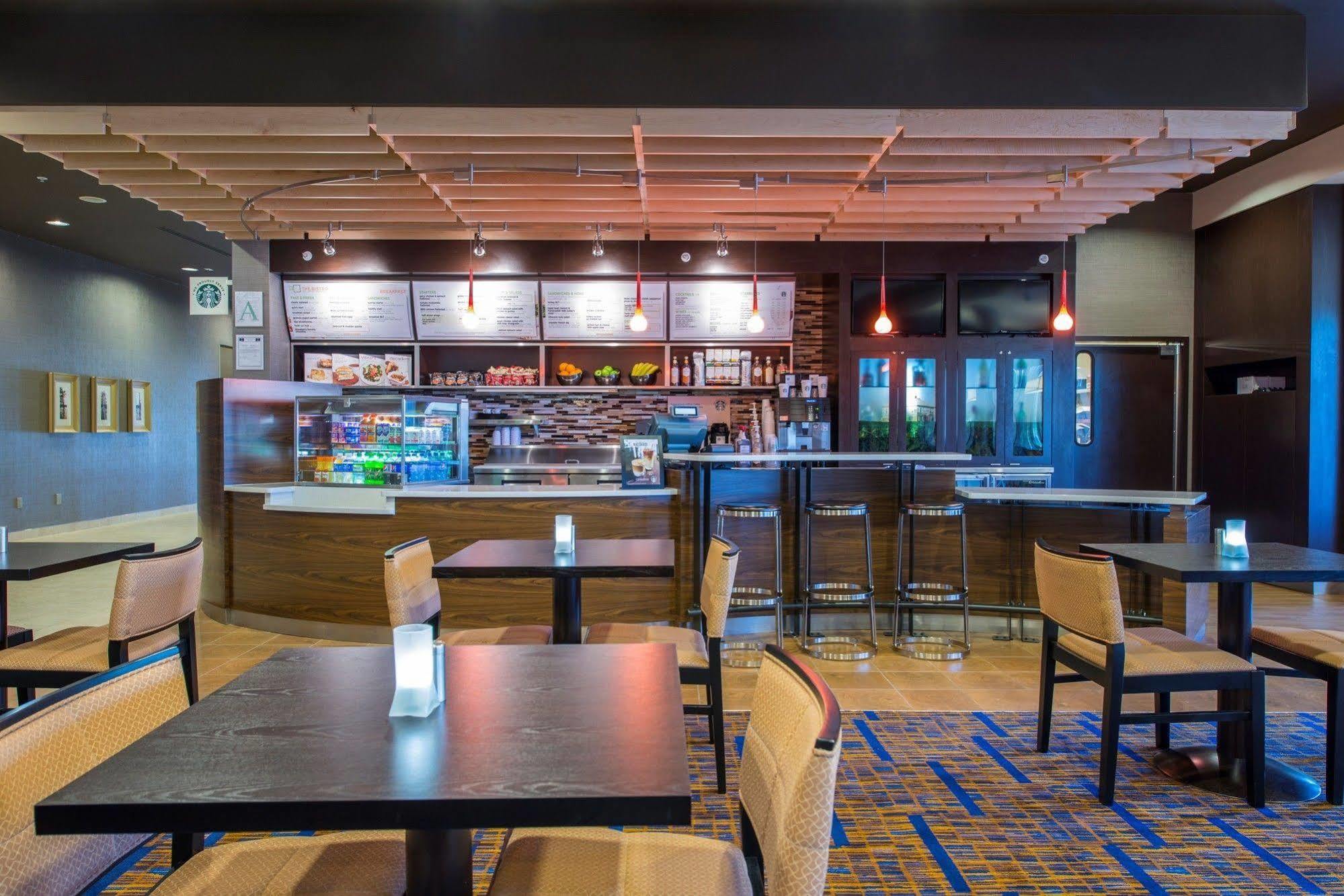 Courtyard By Marriott Columbus Hotel Buitenkant foto